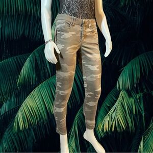 Democracy Women’s Camo “Ab” Technology Pants